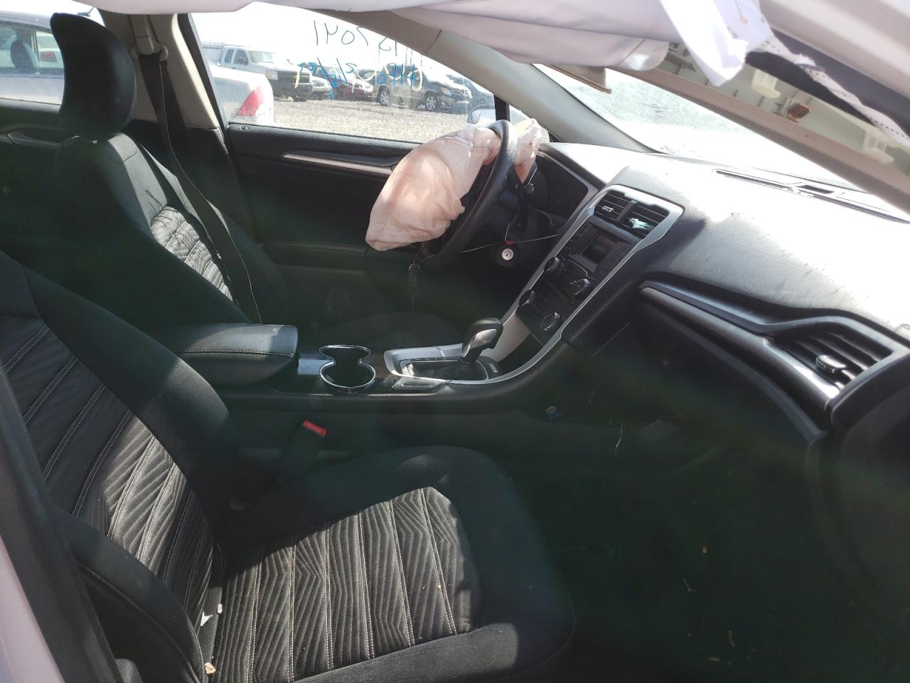 Photo 5 from auction – 2016 FORD FUSION SE with VIN 3FA6P0HD0GR157041