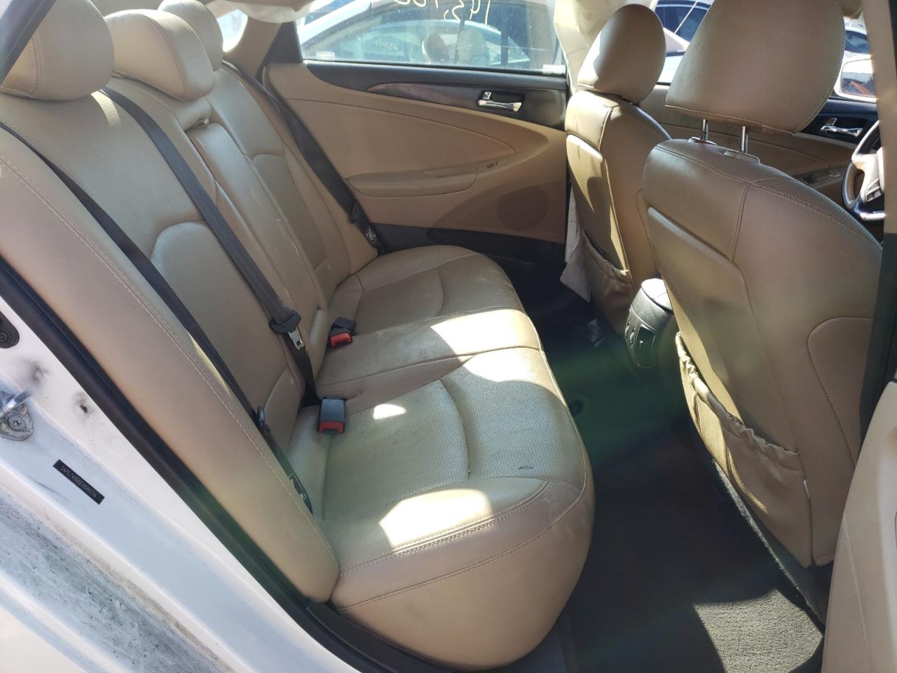 Photo 6 from auction – 2014 HYUNDAI SONATA SE with VIN 5NPEC4AB8EH889256