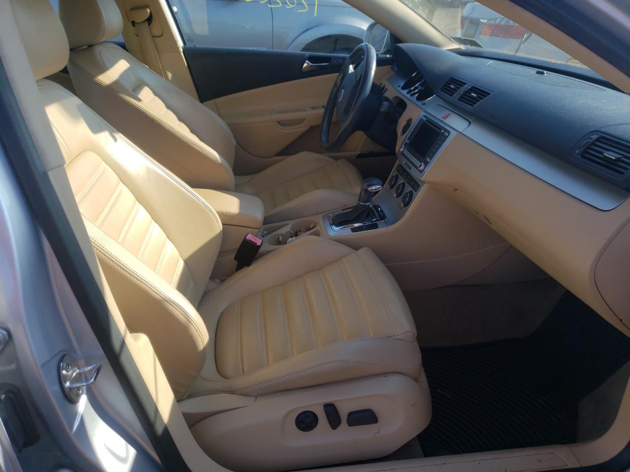 Photo 5 from auction – 2008 VOLKSWAGEN PASSAT VR6 with VIN WVWCU73C78E072294