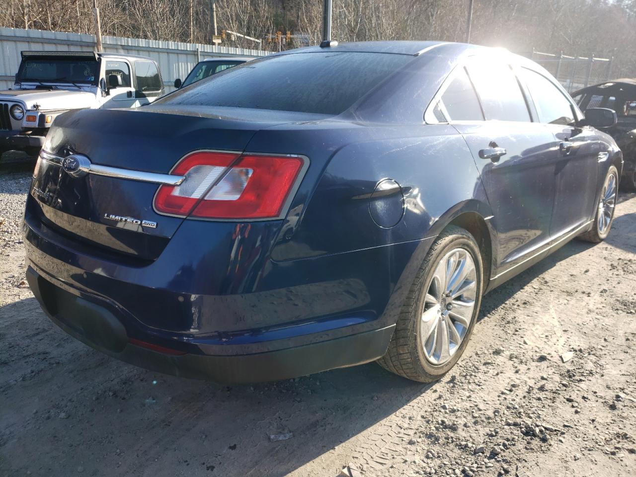 Photo 4 from auction – 2011 FORD TAURUS LIM with VIN 1FAHP2JW6BG155200
