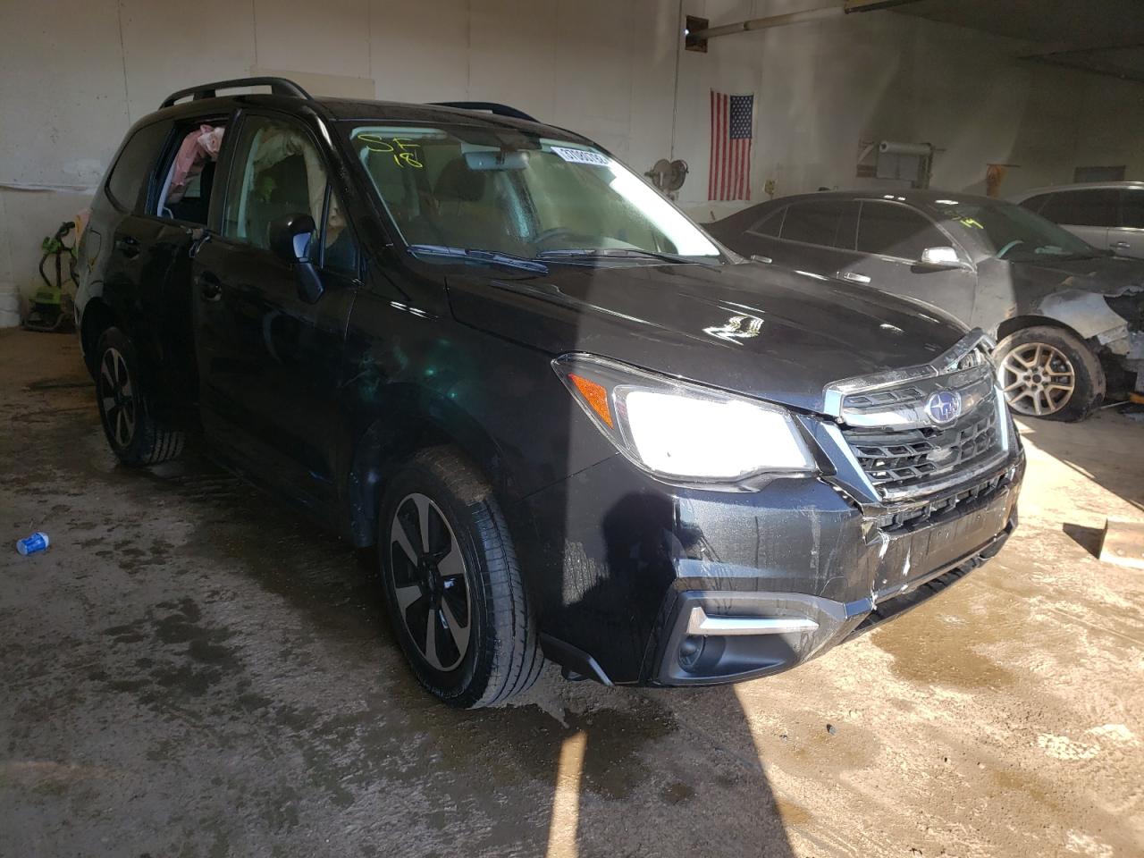 SUBARU FORESTER 2 2018 with VIN JF2SJAEC1JH490466 - Photo from auction