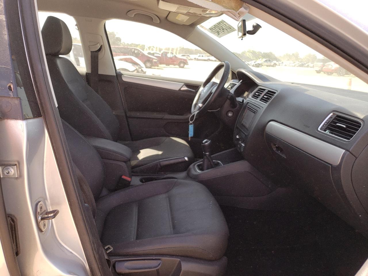 Photo 5 from auction – 2012 VOLKSWAGEN JETTA with VIN 3VW3L7AJ6CM402396