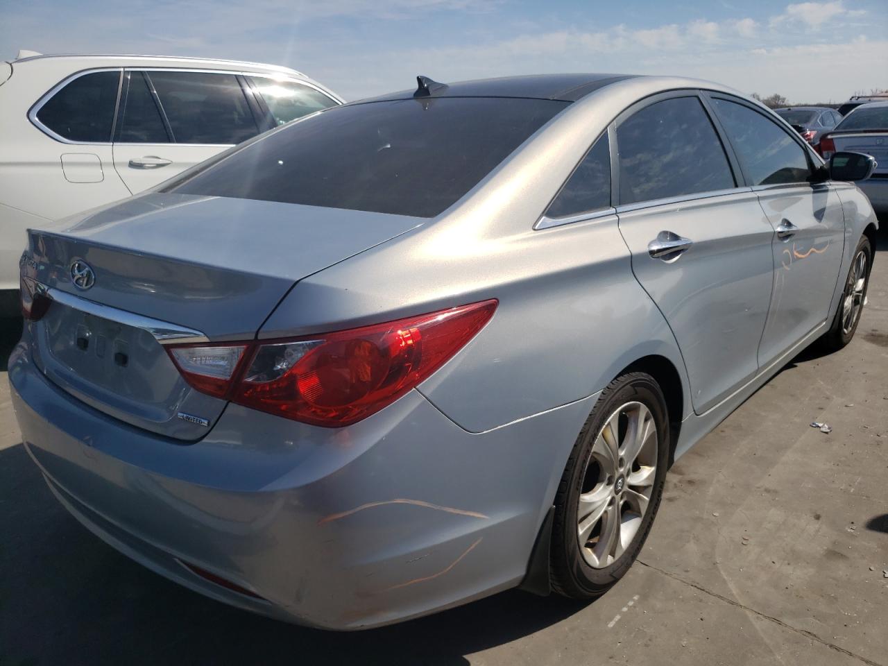 Photo 4 from auction – 2012 HYUNDAI SONATA SE with VIN 5NPEC4AC3CH313841