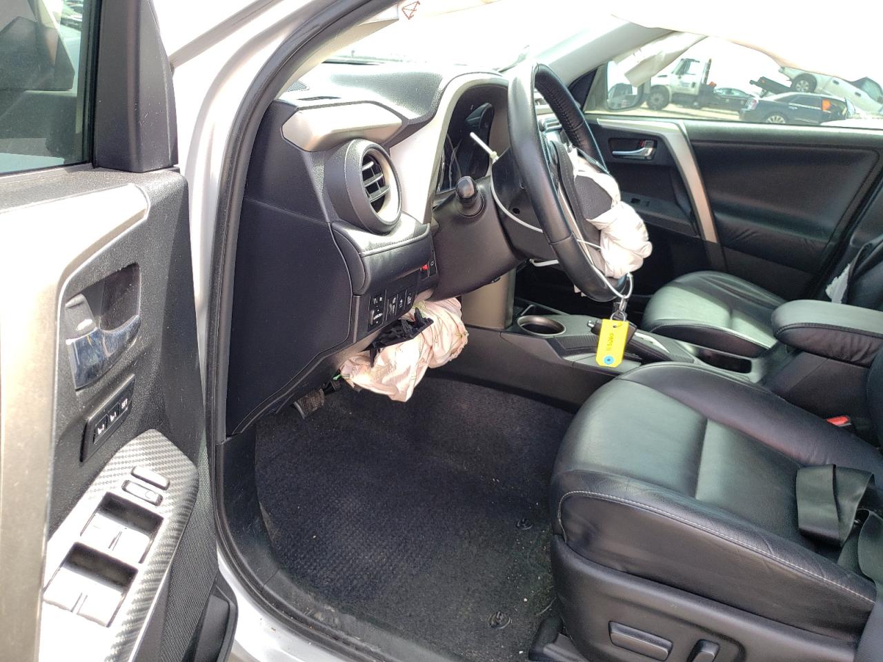 Photo 9 from auction – 2015 TOYOTA RAV4 LIMIT with VIN 2T3YFREV5FW227652