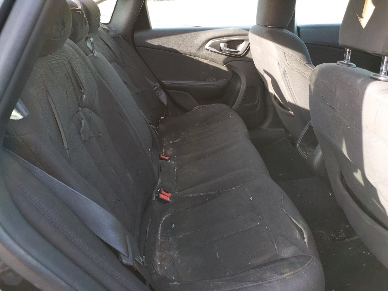 Photo 6 from auction – 2015 CHRYSLER 200 LIMITE with VIN 1C3CCCAB0FN619395