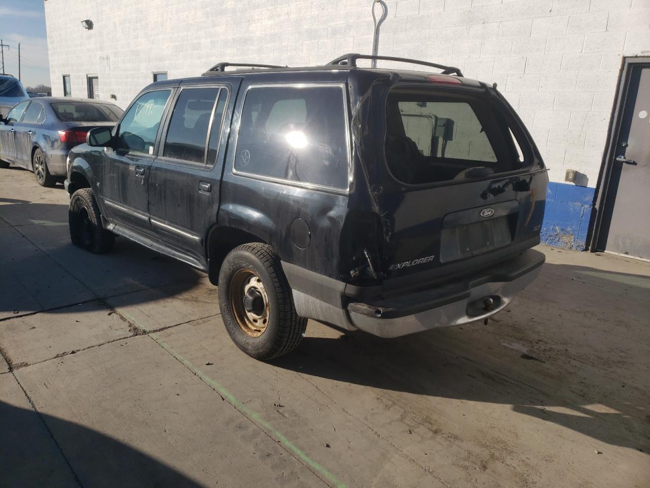Photo 3 from auction – 1999 FORD EXPLORER with VIN 1FMZU35P6XZB16422