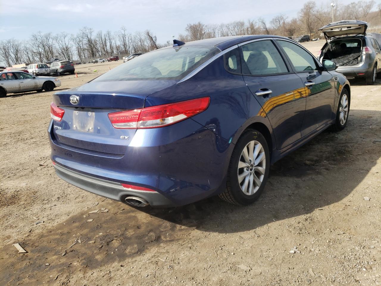 Photo 4 from auction – 2016 KIA OPTIMA EX with VIN 5XXGU4L33GG032191