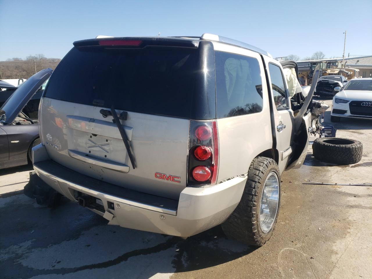 Photo 4 from auction – 2008 GMC YUKON DENA with VIN 1GKFK63848J182434