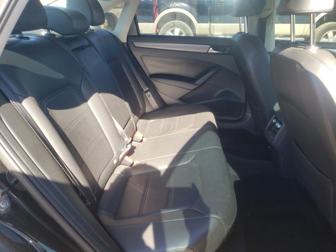 Photo 6 from auction – 2014 VOLKSWAGEN PASSAT SE with VIN 1VWBS7A33EC069689