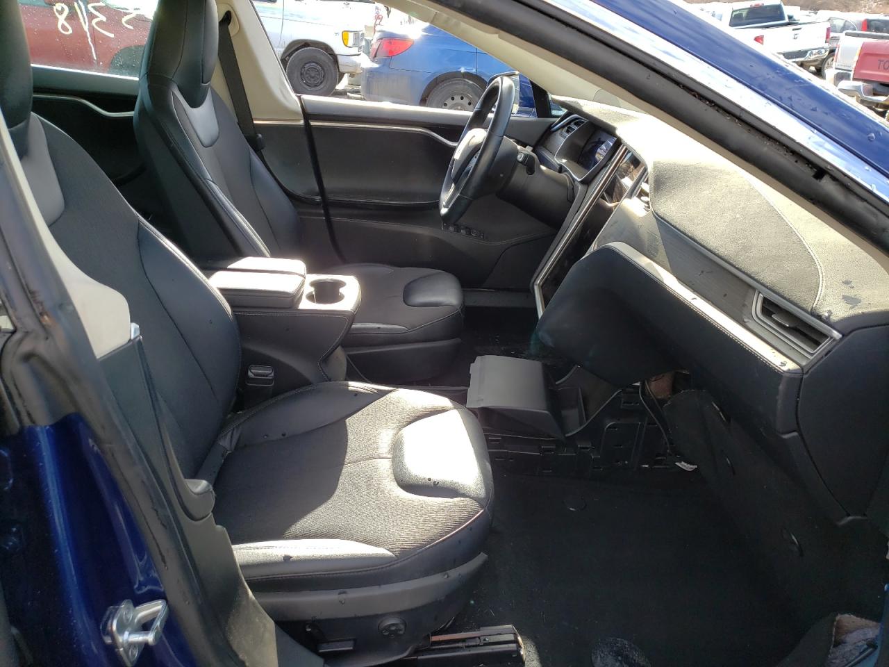 Photo 5 from auction – 2015 TESLA MODEL S P8 with VIN 5YJSA1H47FF094388
