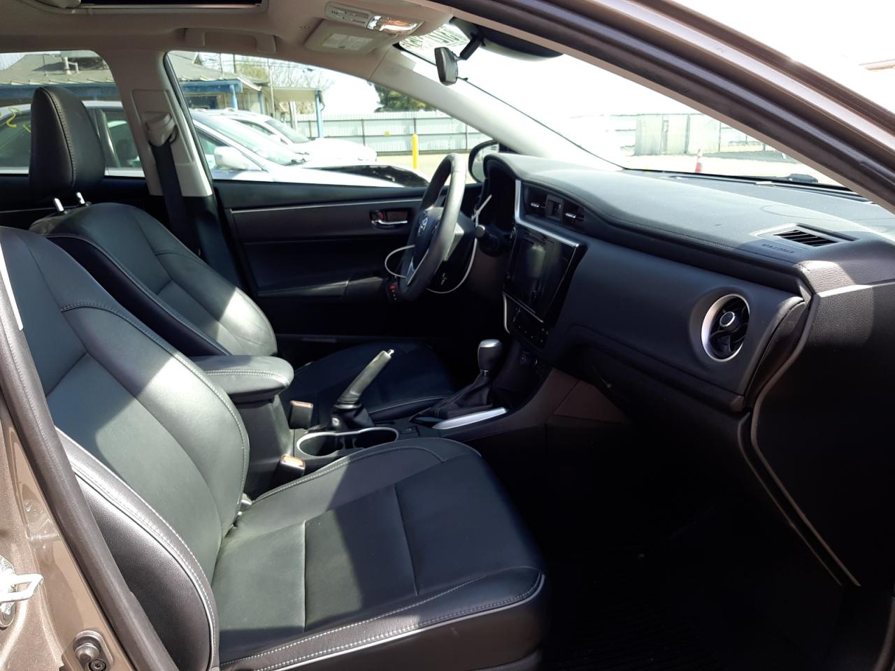 Photo 5 from auction – 2018 TOYOTA COROLLA L with VIN 2T1BURHE8JC054705