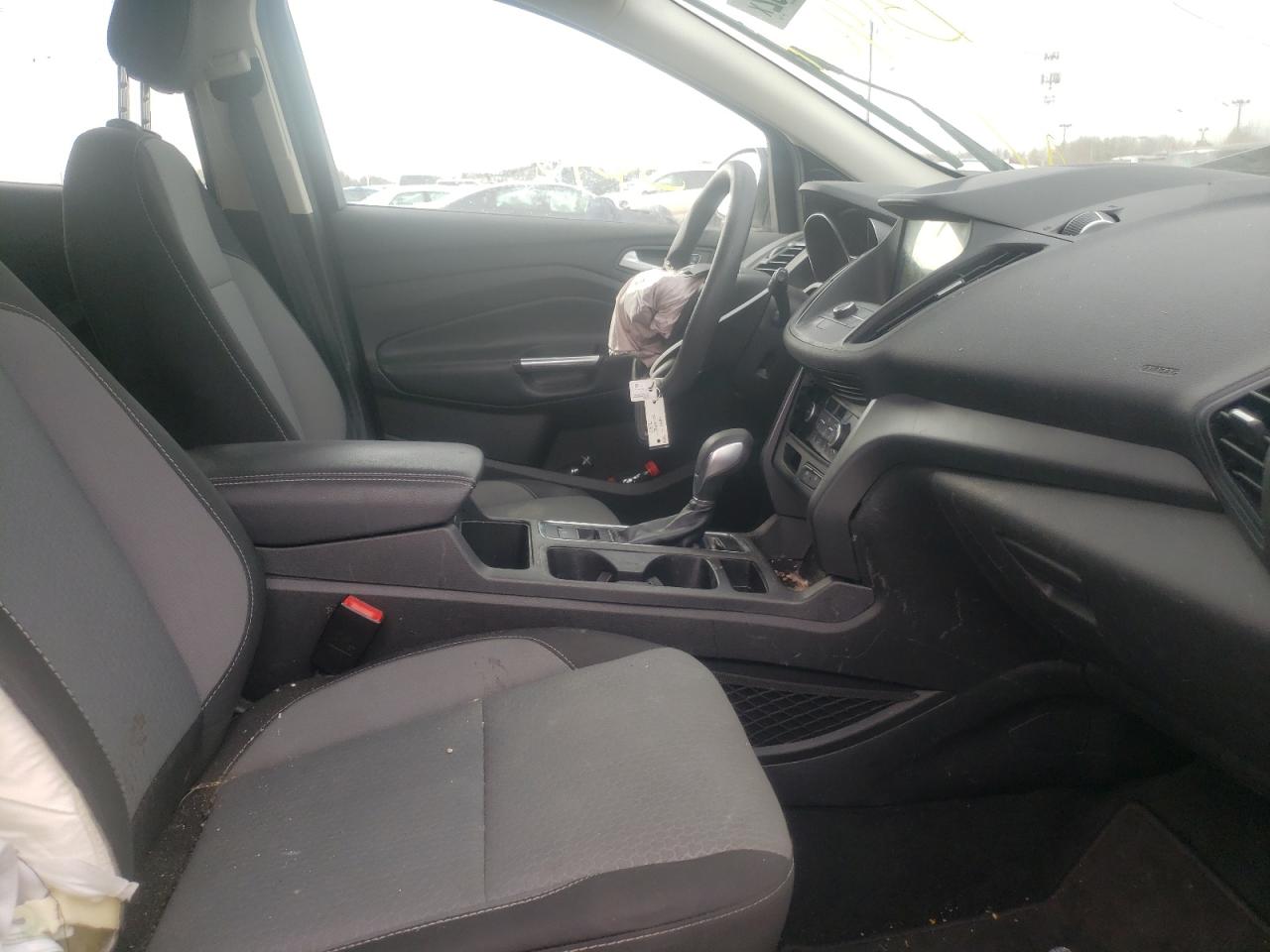 Photo 5 from auction – 2019 FORD ESCAPE SE with VIN 1FMCU0GD7KUB14661