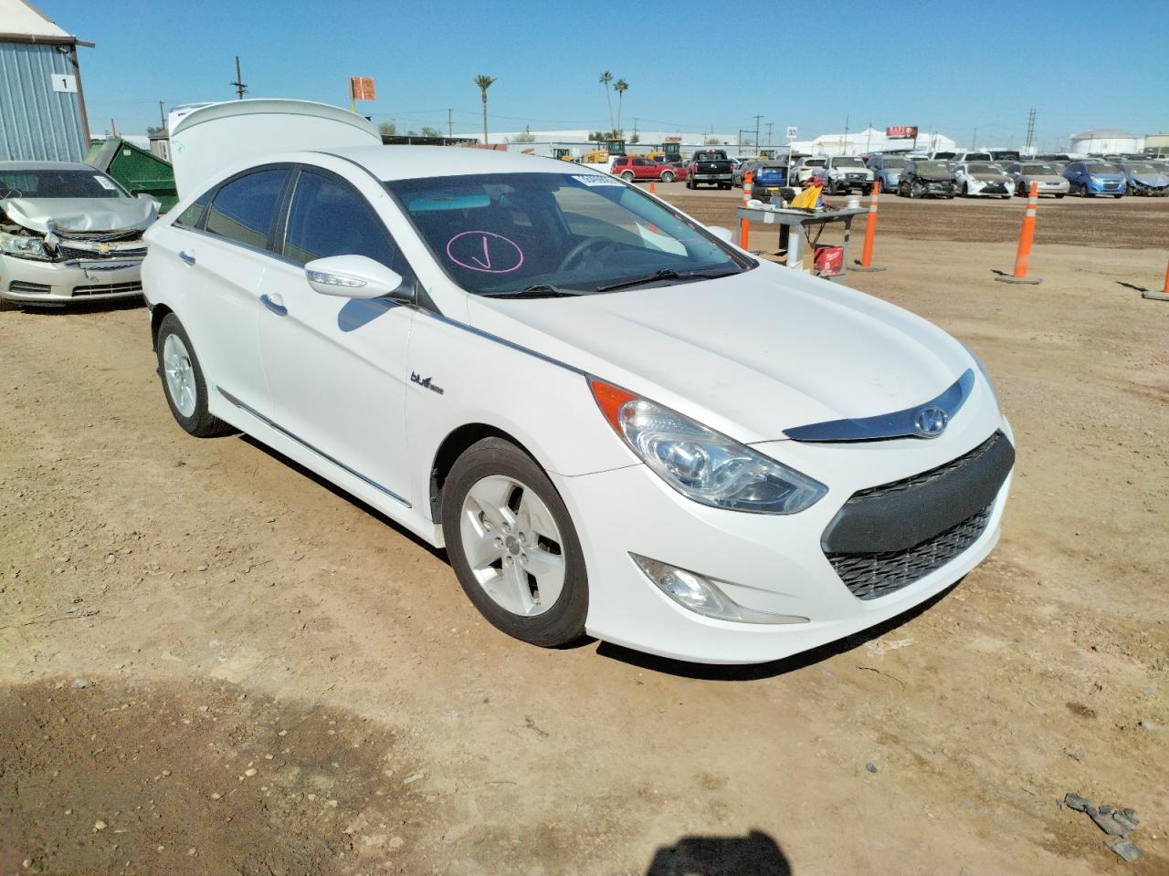 HYUNDAI SONATA HYB 2012 with VIN KMHEC4A45CA027338 - Photo from auction