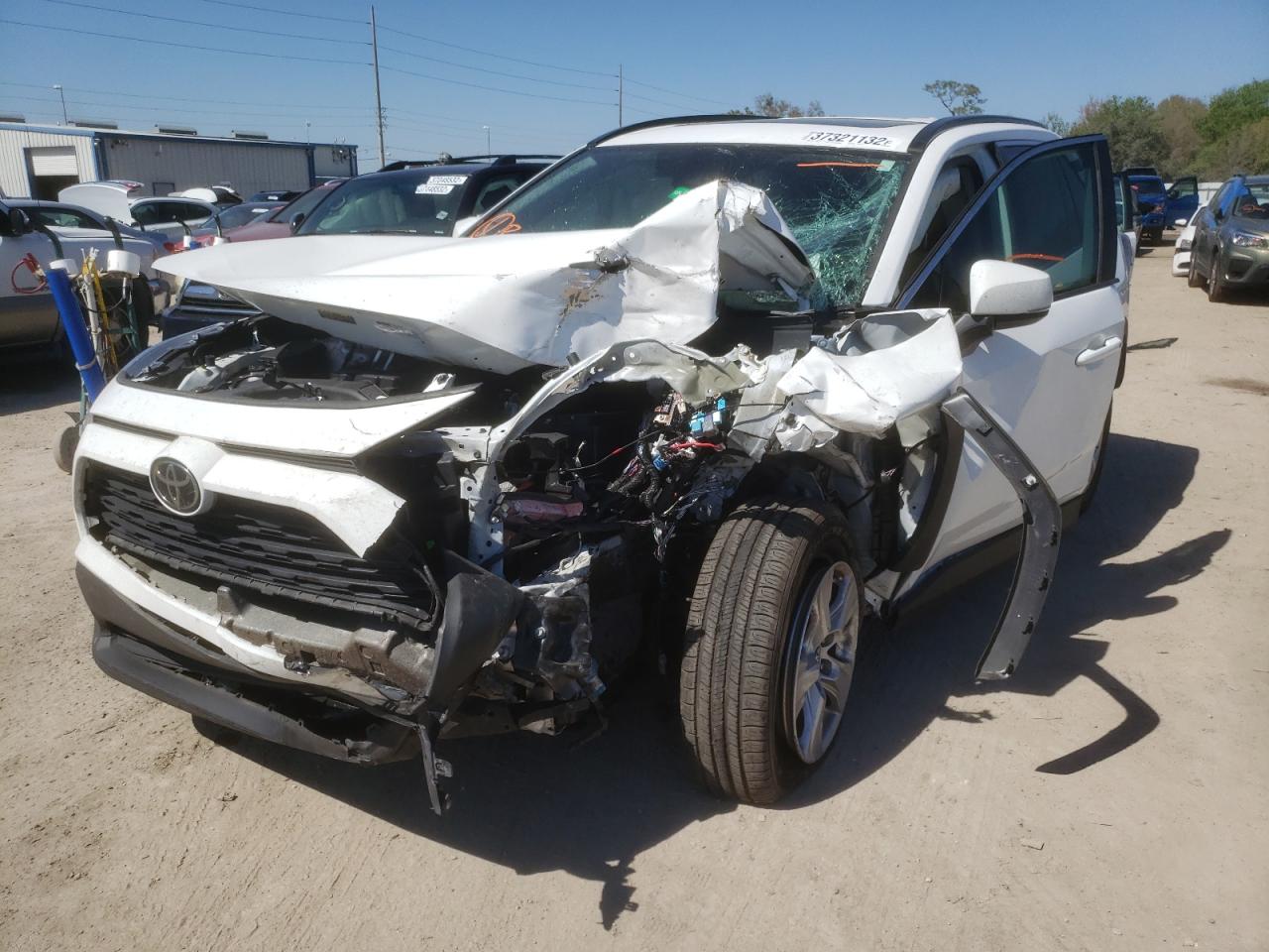 Photo 2 from auction – 2019 TOYOTA RAV4 XLE with VIN 2T3W1RFV7KW029640
