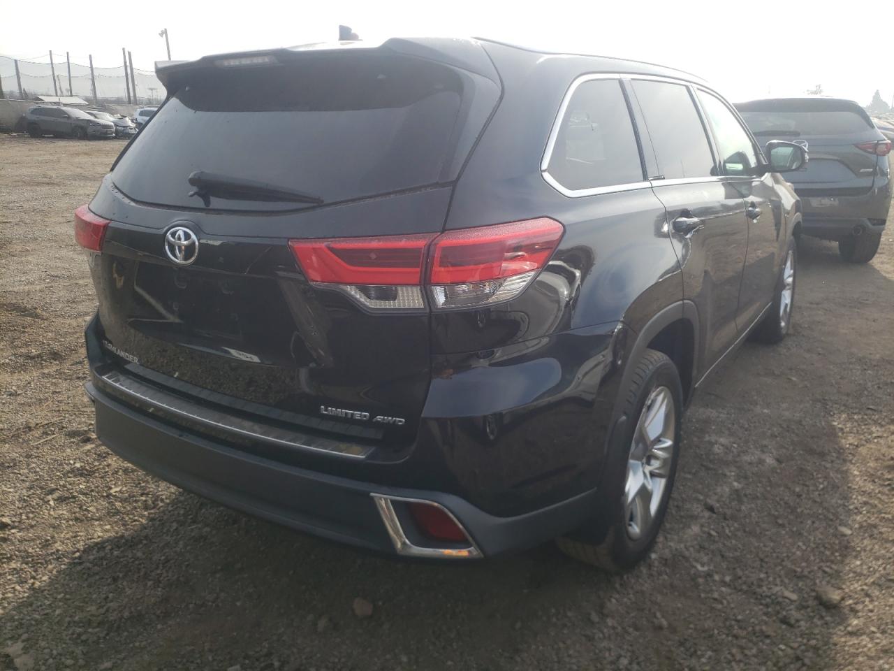 Photo 4 from auction – 2017 TOYOTA HIGHLANDER with VIN 5TDDZRFH1HS417757