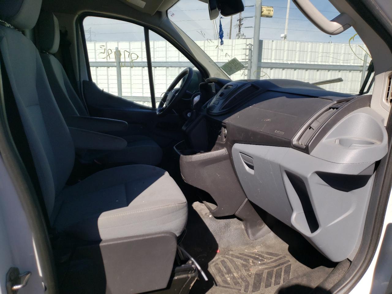 Photo 5 from auction – 2016 FORD TRANSIT T- with VIN 1FTYR1ZM5GKB04082