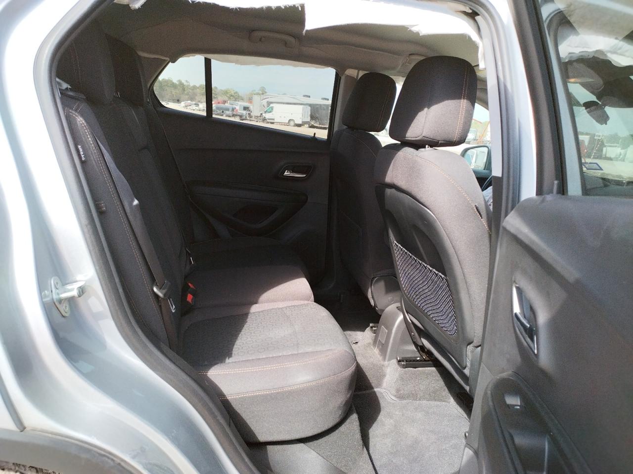Photo 6 from auction – 2020 CHEVROLET TRAX LS with VIN 3GNCJKSB1LL321354