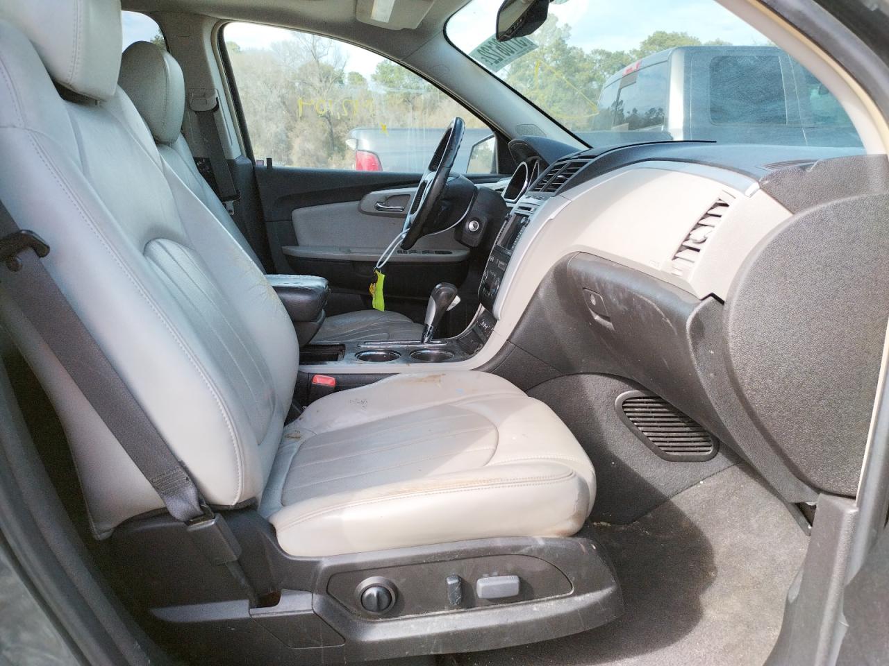 Photo 5 from auction – 2009 CHEVROLET TRAVERSE L with VIN 1GNER33D09S104170