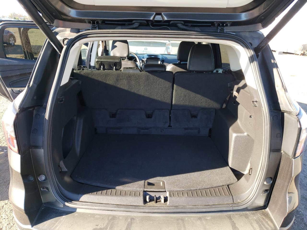 Photo 9 from auction – 2018 FORD ESCAPE SEL with VIN 1FMCU9HD2JUA70120