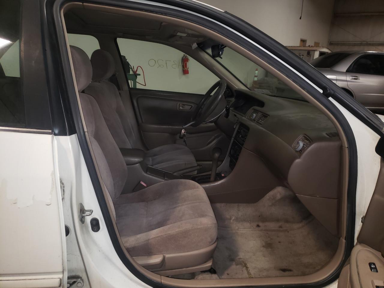 Photo 5 from auction – 1999 TOYOTA CAMRY with VIN JT2BF22K1X0169061