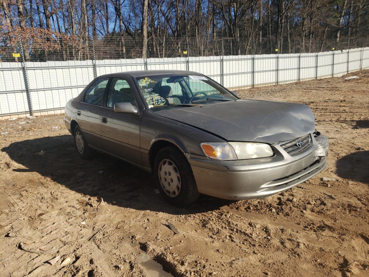 TOYOTA CAMRY CE 2000 with VIN 4T1BG22K0YU634438 - Photo from auction