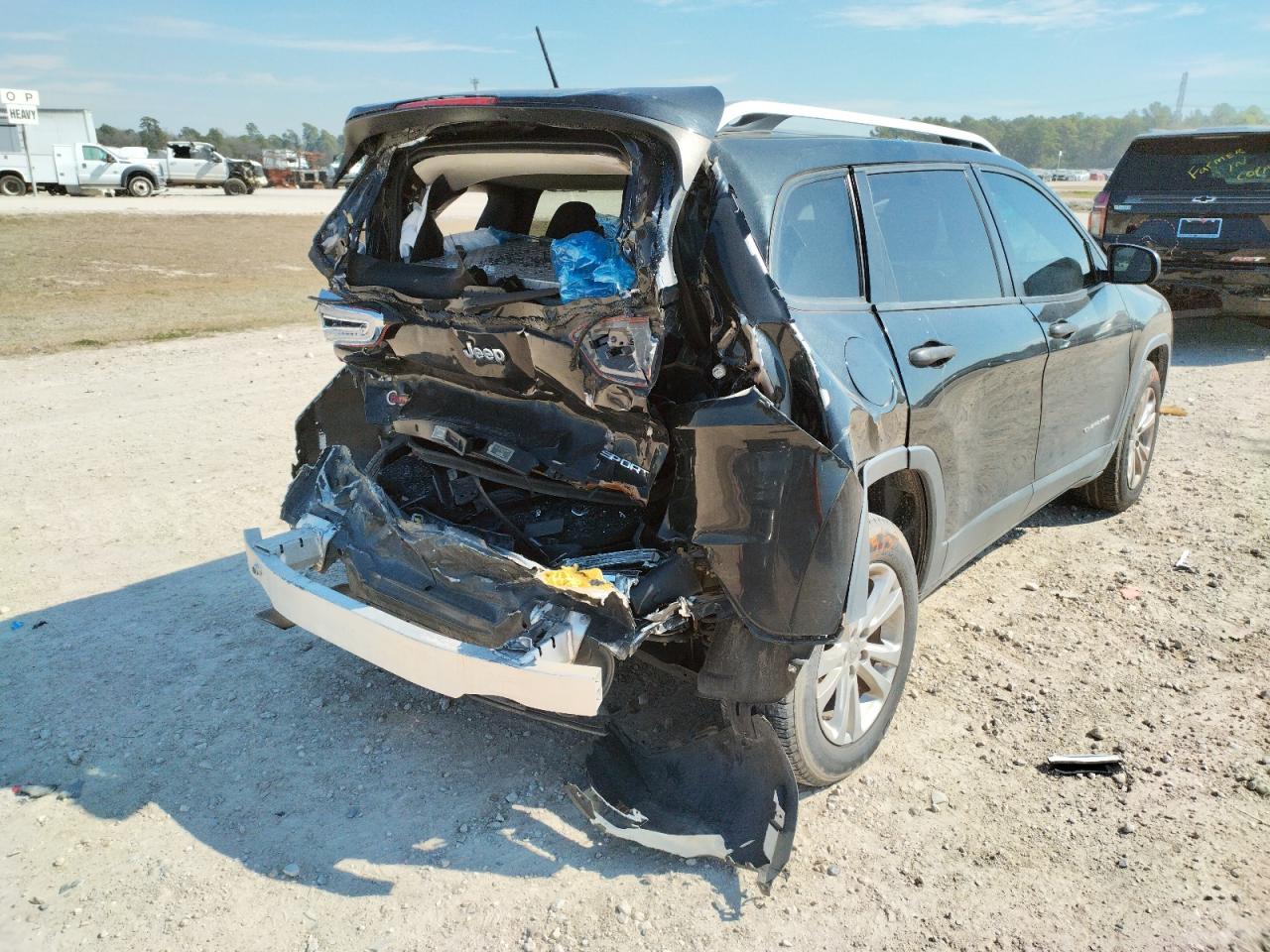 Photo 9 from auction – 2015 JEEP CHEROKEE S with VIN 1C4PJLAB8FW608061
