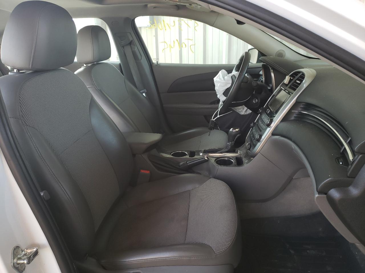 Photo 5 from auction – 2015 CHEVROLET MALIBU 1LT with VIN 1G11C5SLXFF311532