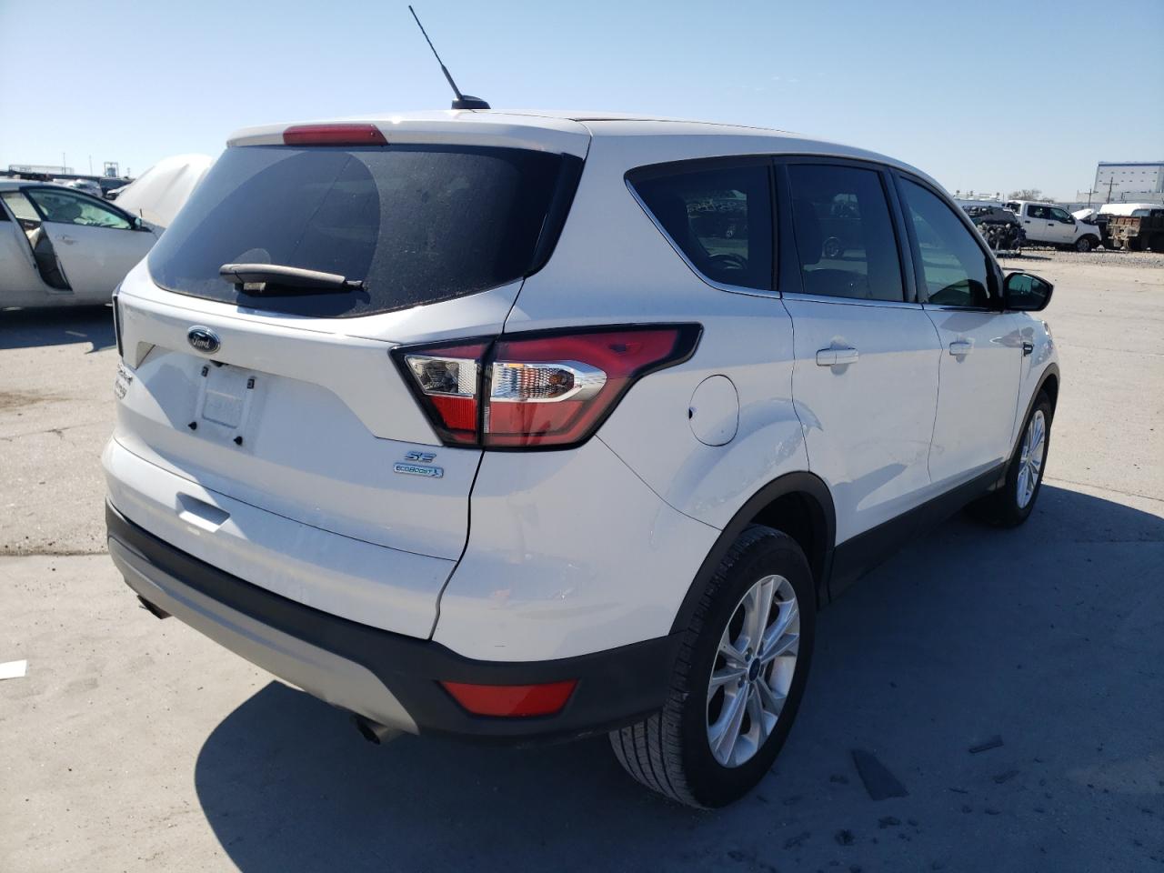 Photo 4 from auction – 2017 FORD ESCAPE SE with VIN 1FMCU0GDXHUC07182