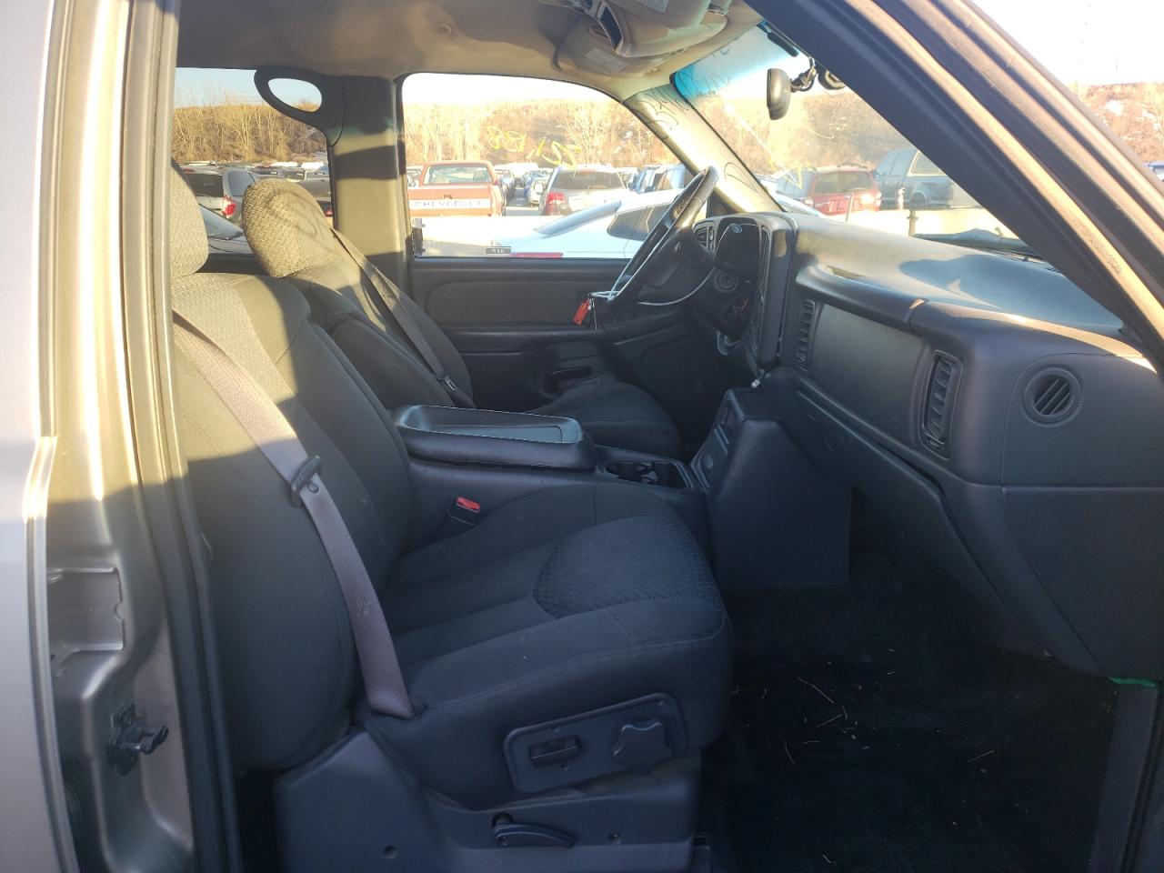 Photo 5 from auction – 2002 CHEVROLET AVALANCHE with VIN 3GNGK23G32G148372