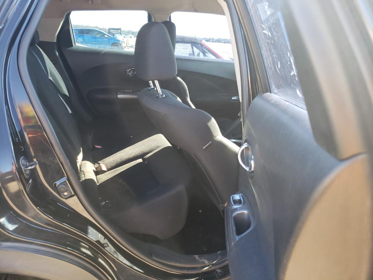 Photo 6 from auction – 2011 NISSAN JUKE S with VIN JN8AF5MVXBT005119