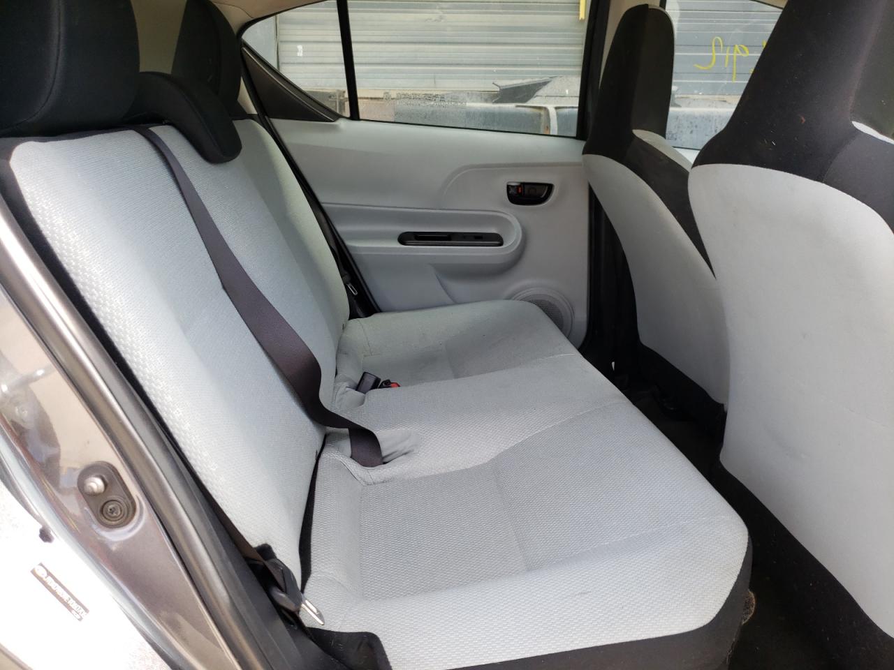 Photo 6 from auction – 2014 TOYOTA PRIUS C with VIN JTDKDTB39E1060706