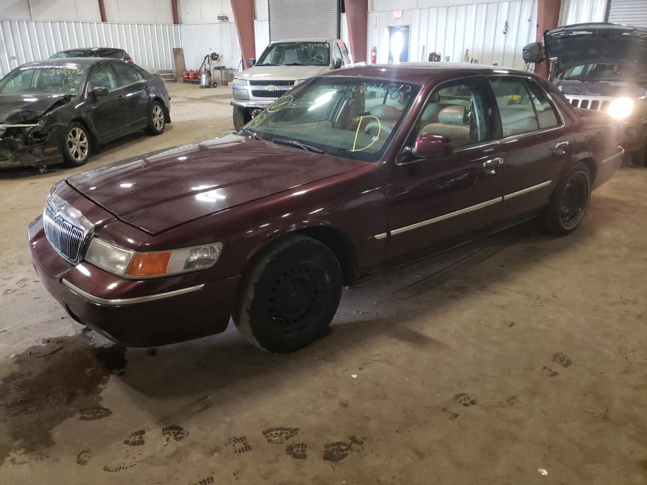 Photo 2 from auction – 2002 MERCURY GRAND MARQ with VIN 2MEFM74W42X660552