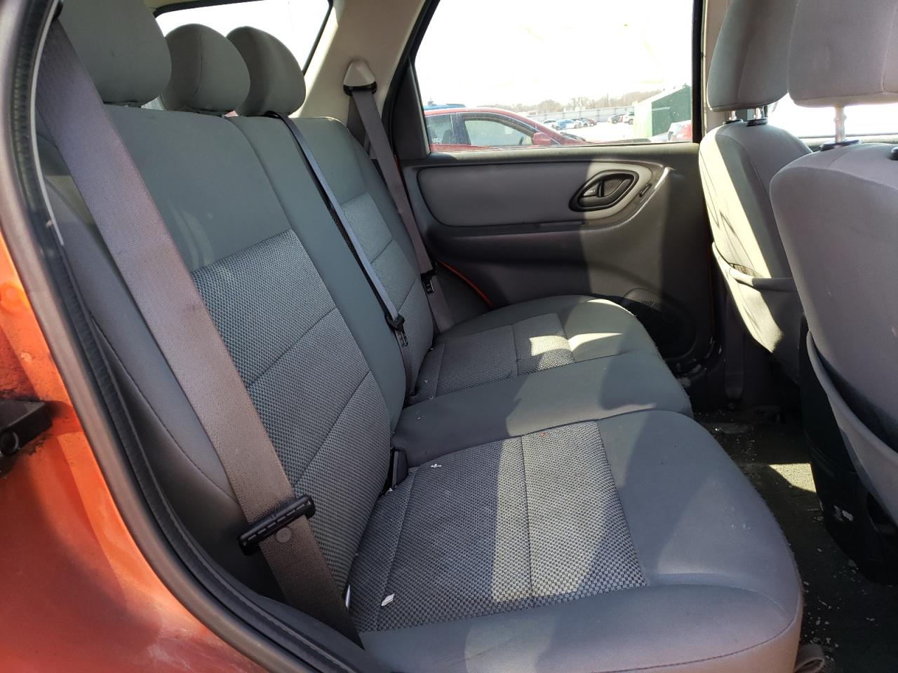 Photo 6 from auction – 2007 FORD ESCAPE with VIN 1FMCU93Z17KB18956