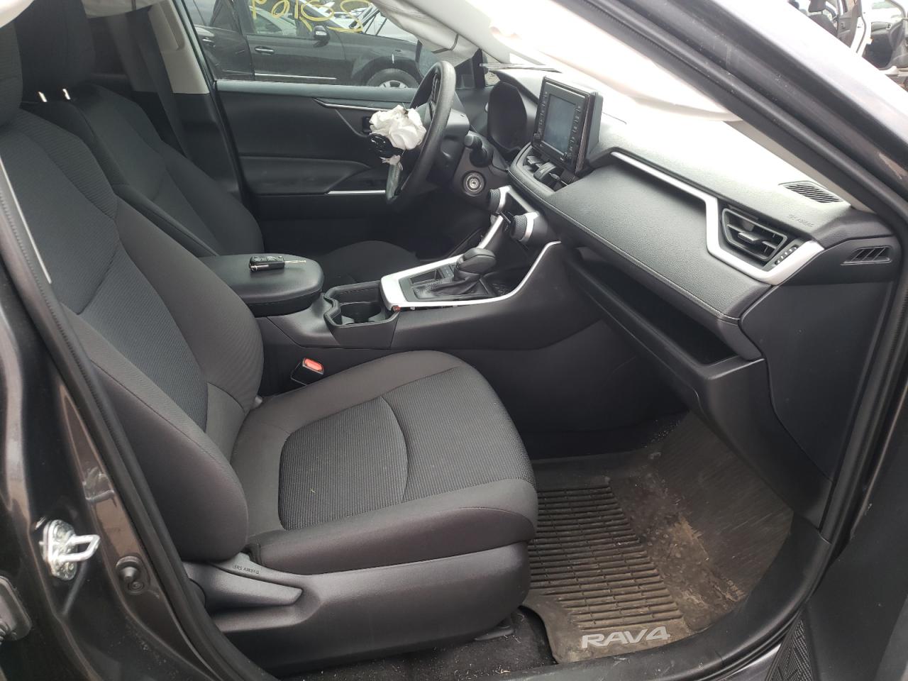 Photo 5 from auction – 2021 TOYOTA RAV4 LE with VIN 2T3H1RFV2MC116858