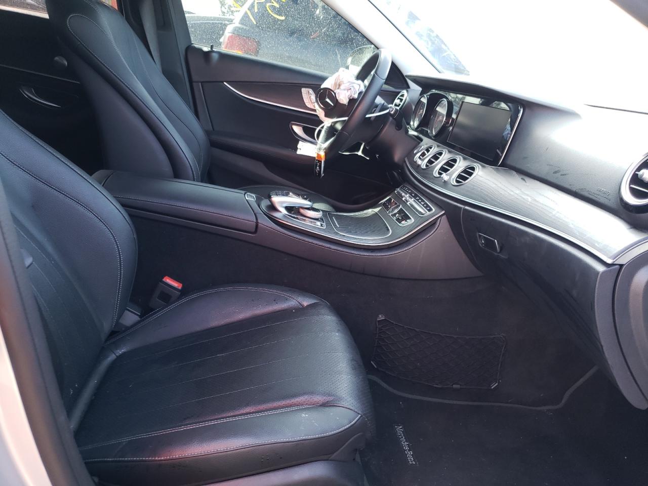 Photo 5 from auction – 2018 MERCEDES-BENZ E 300 with VIN WDDZF4JBXJA361802