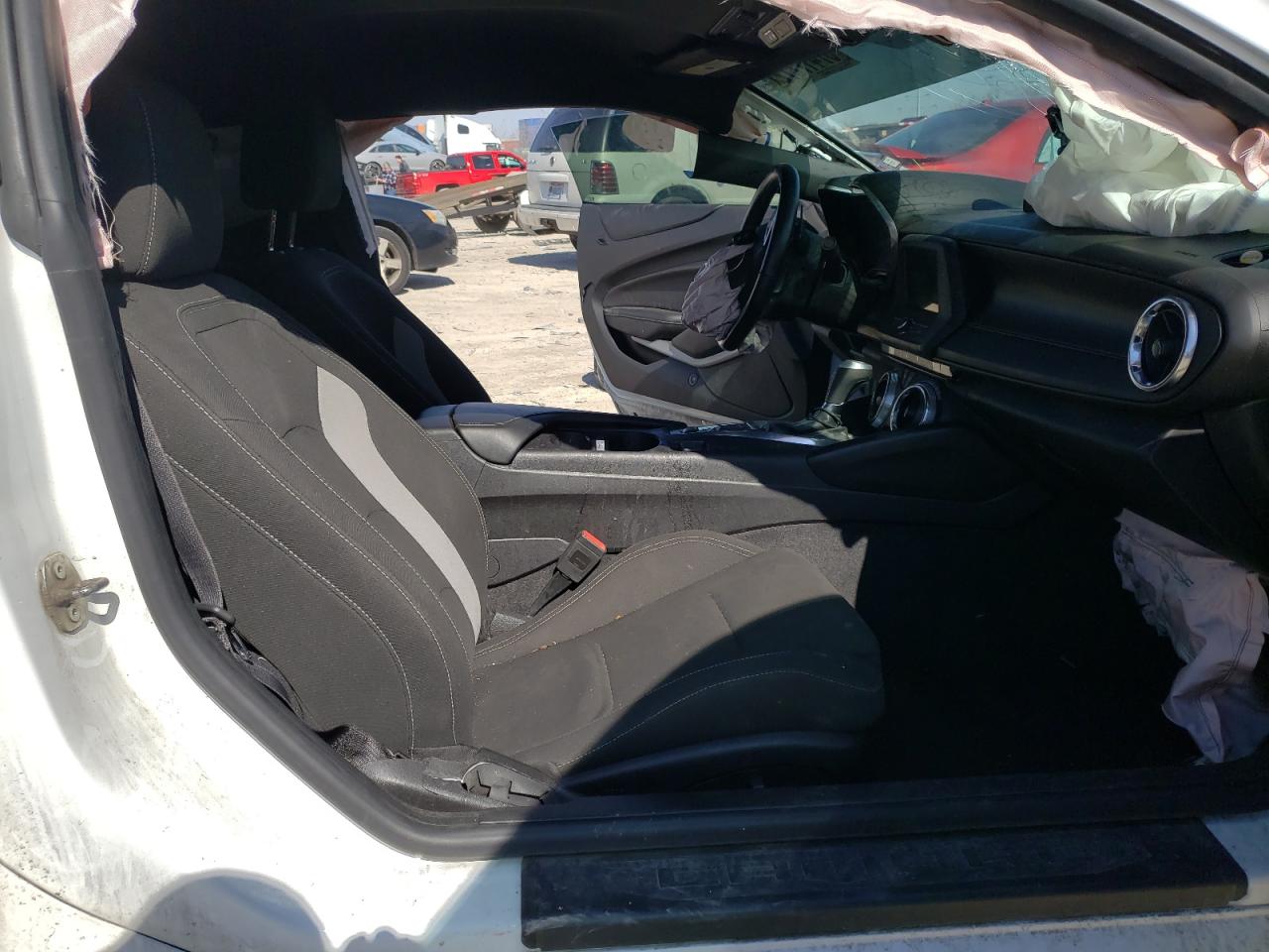 Photo 5 from auction – 2019 CHEVROLET CAMARO LS with VIN 1G1FB1RX3K0137648