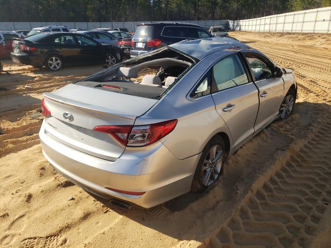 Photo 4 from auction – 2017 HYUNDAI SONATA with VIN 5NPE24AF9HH517354