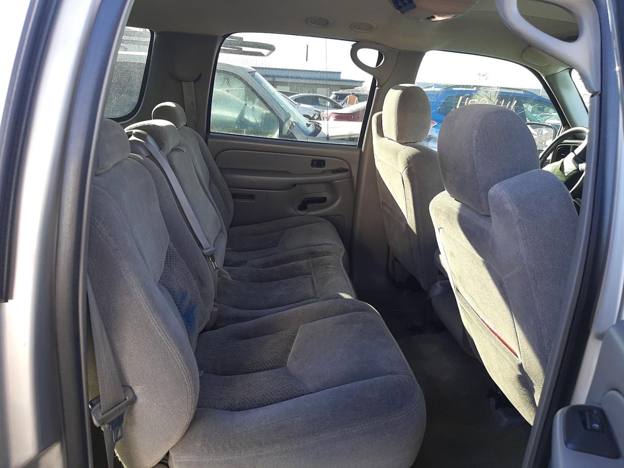Photo 6 from auction – 2004 CHEVROLET SUBURBAN C with VIN 3GNEC16T04G325955