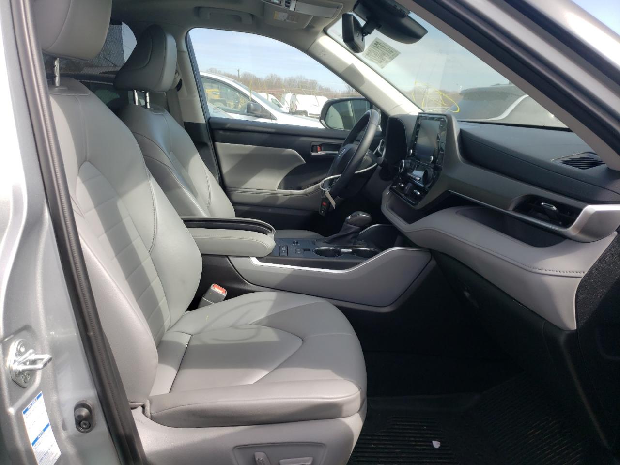 Photo 5 from auction – 2021 TOYOTA HIGHLANDER with VIN 5TDGBRCH5MS518817