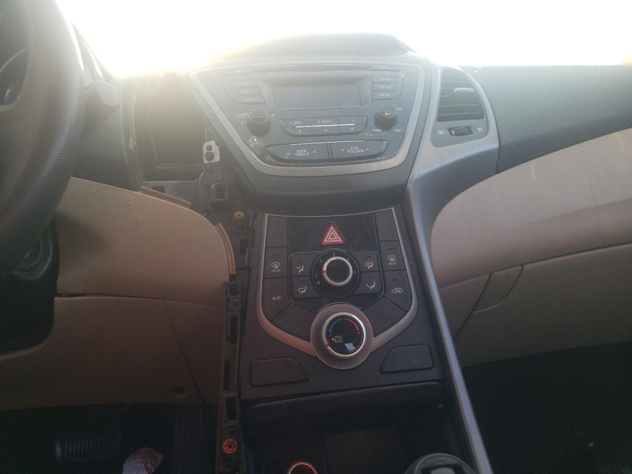 Photo 9 from auction – 2016 HYUNDAI ELANTRA SE with VIN 5NPDH4AE5GH786127