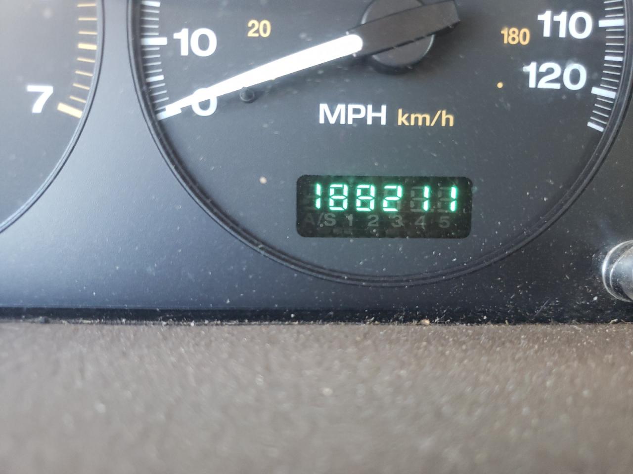 Photo 8 from auction – 2002 JEEP GRAND CHER with VIN 1J4GX48S92C330352