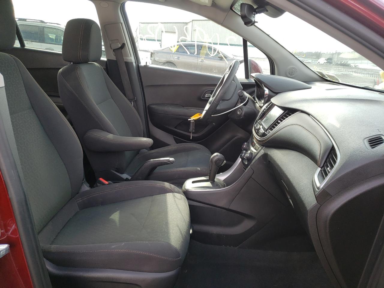 Photo 5 from auction – 2017 CHEVROLET TRAX LS with VIN 3GNCJNSB8HL210406