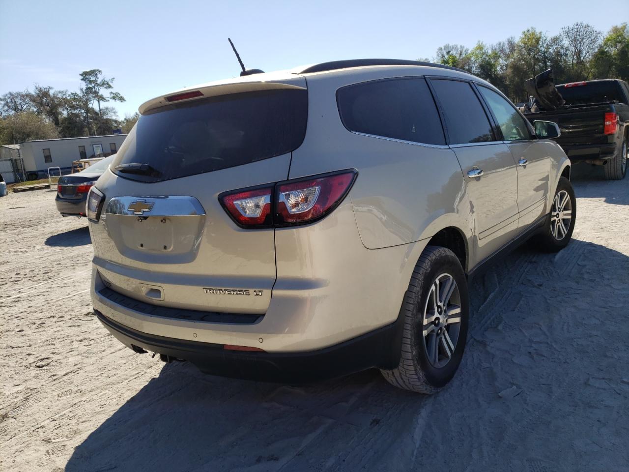 Photo 4 from auction – 2016 CHEVROLET TRAVERSE L with VIN 1GNKRHKD8GJ255097