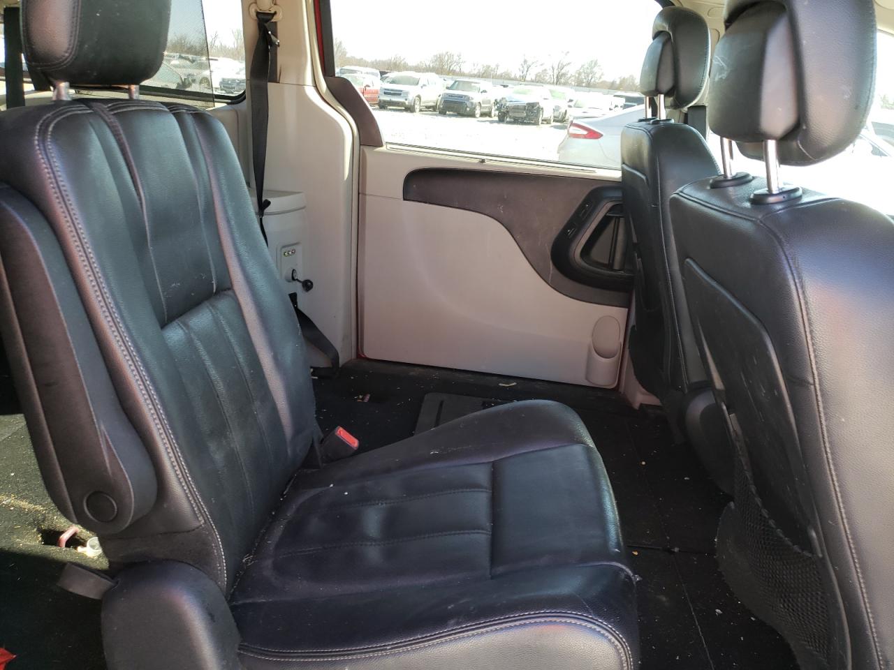 Photo 6 from auction – 2012 CHRYSLER TOWN & COU with VIN 2C4RC1CG7CR400550