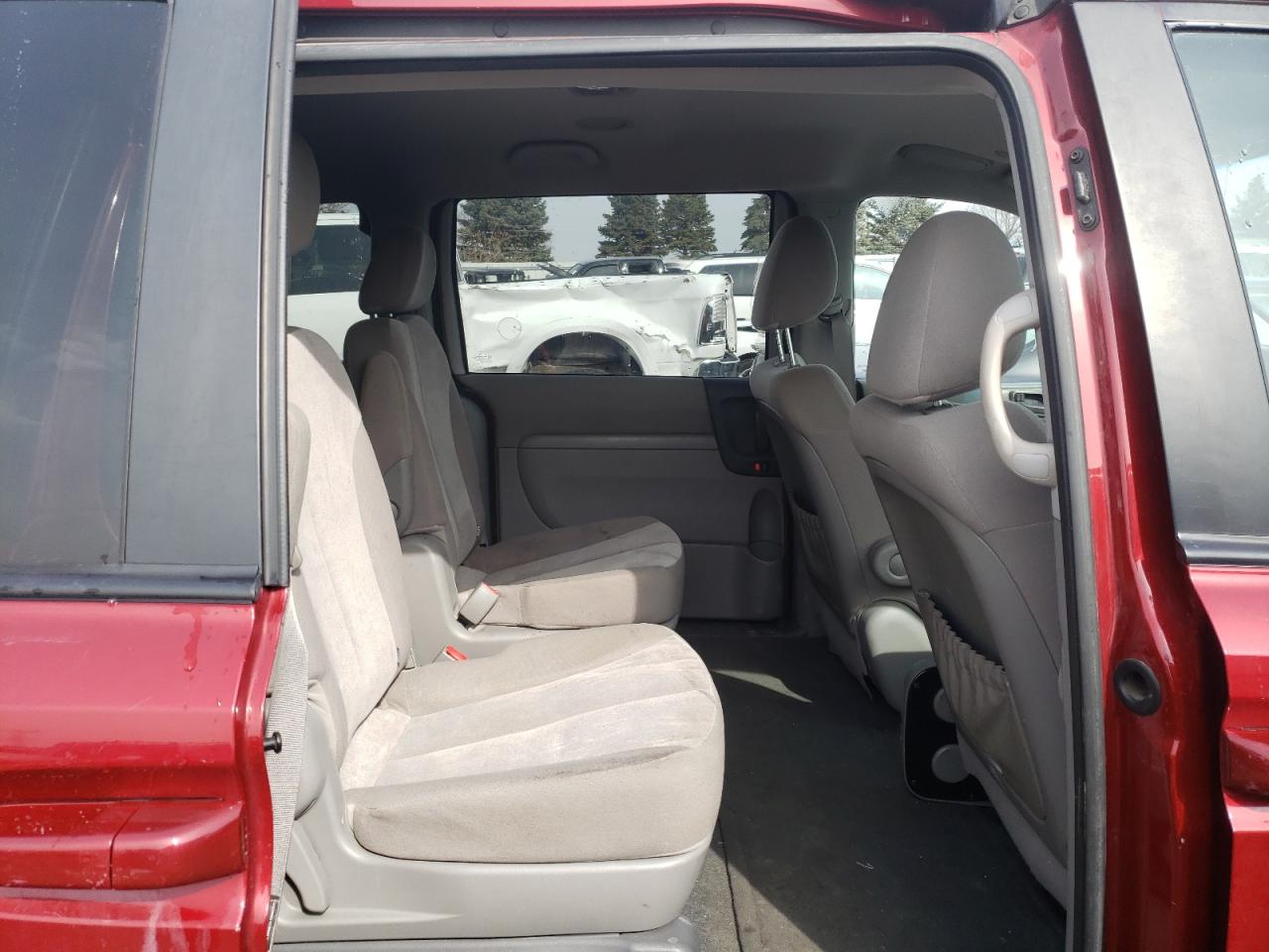 Photo 6 from auction – 2012 KIA SEDONA LX with VIN KNDMG4C70C6456434