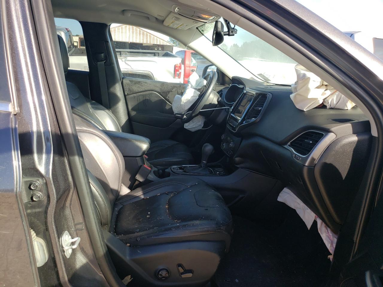 Photo 5 from auction – 2019 JEEP CHEROKEE L with VIN 1C4PJLDB4KD415827
