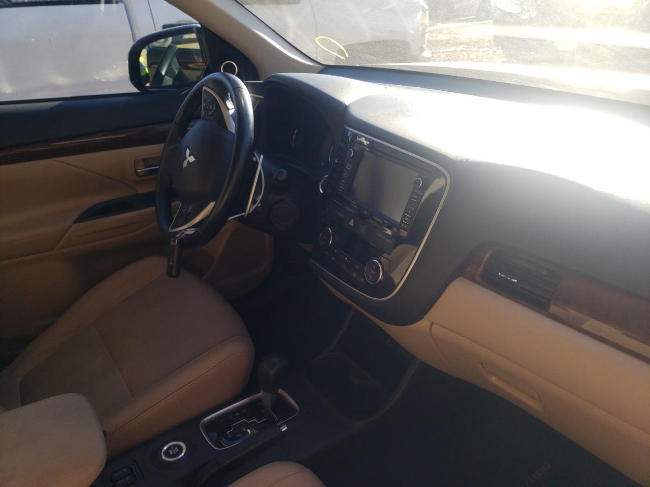 Photo 9 from auction – 2014 MITSUBISHI OUTLANDER with VIN JA4JZ4AXXEZ005118
