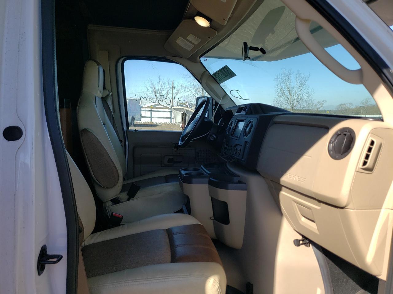 Photo 5 from auction – 2017 FORD ECONOLINE with VIN 1FDXE4FS9HDC18356