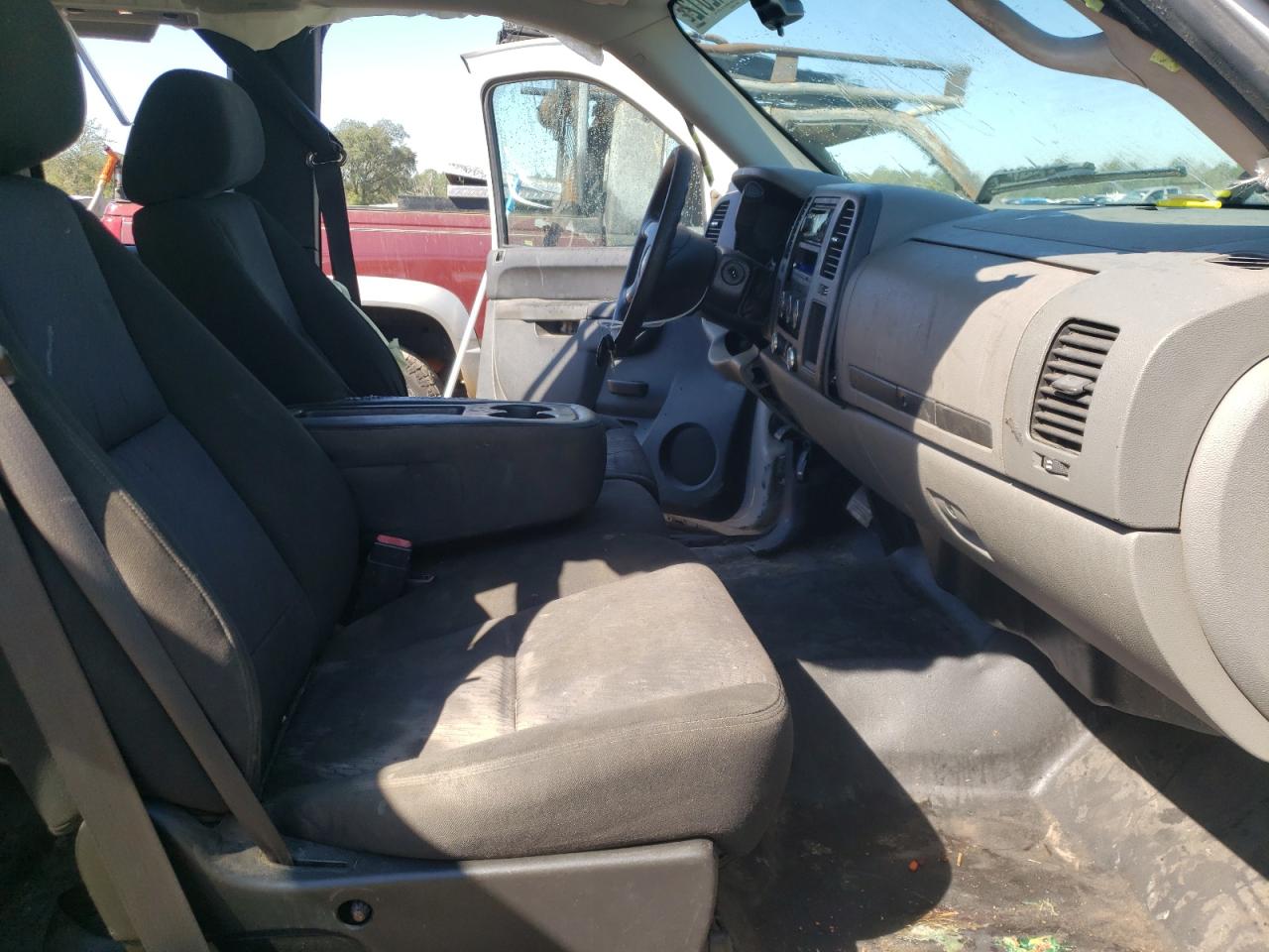 Photo 5 from auction – 2010 CHEVROLET SILVERADO with VIN 1GCSCREA5AZ105278