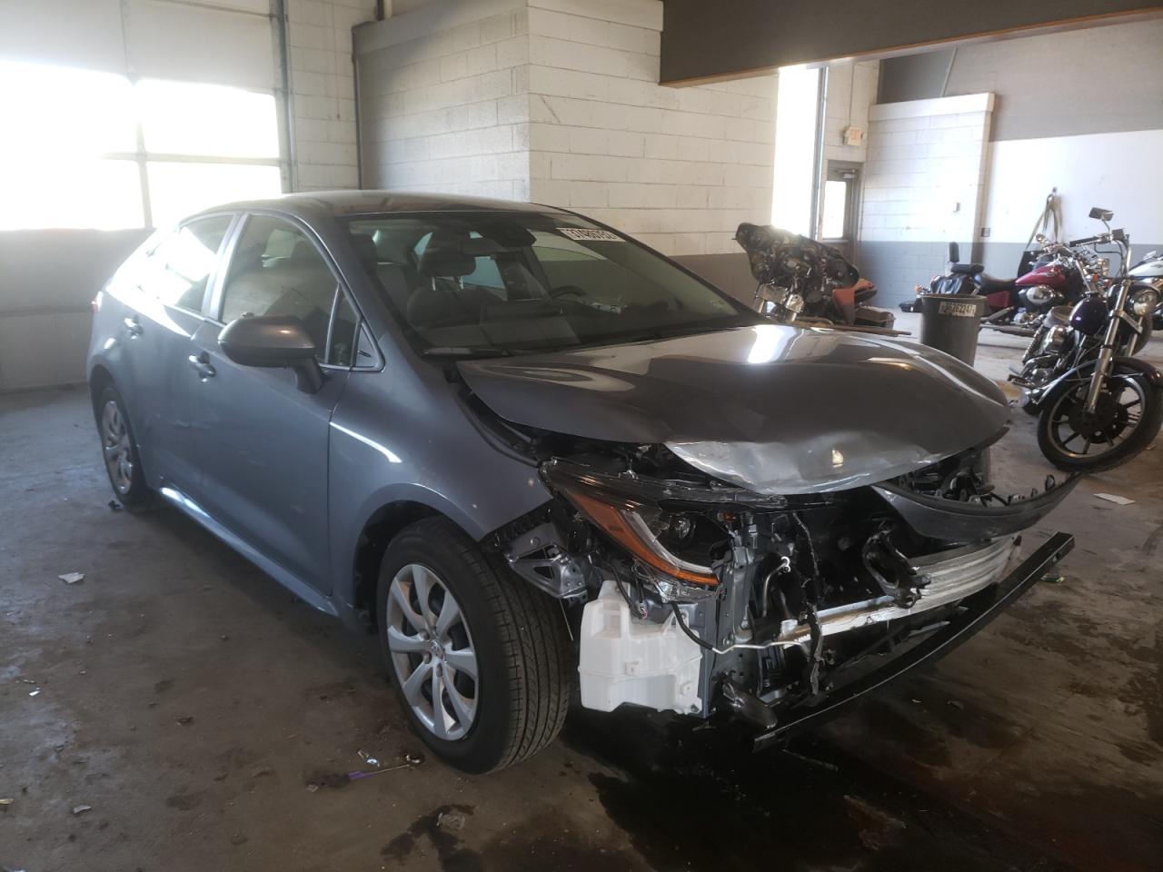 TOYOTA COROLLA LE 2022 with VIN JTDEPMAE2NJ195779 - Photo from auction